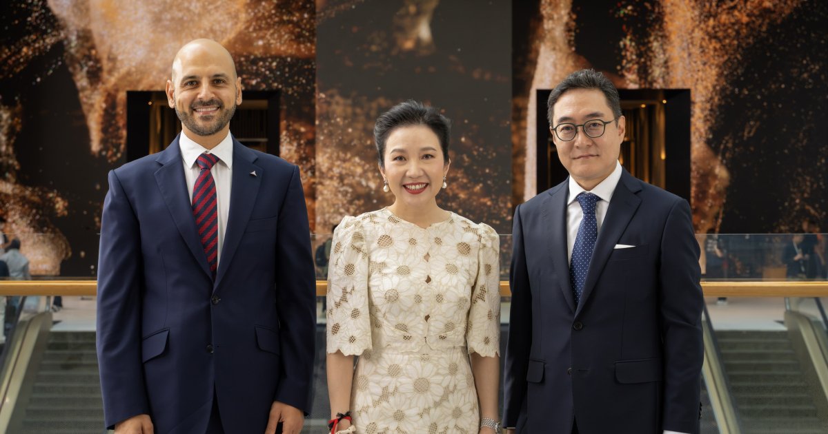 2-TheEmpireImmersiveLobby-1